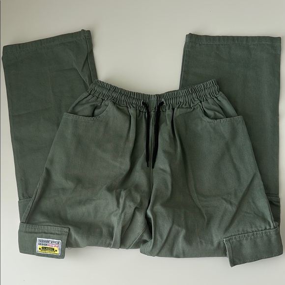 Women’s Green Cargo Pants Size S - Elastic Waist - Casual Utility Style - Picture 2 of 12
